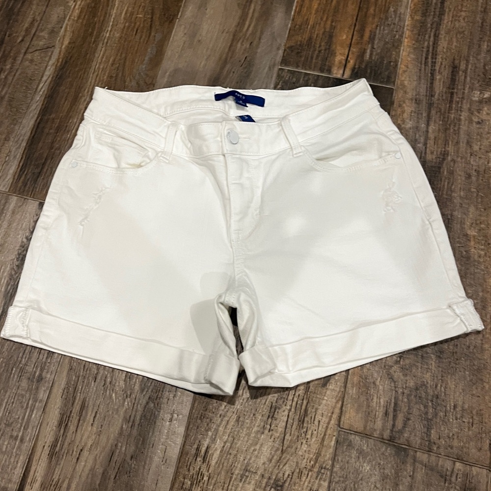 White Apt. 9 Rolled cuff Shorts size 8 EUC!